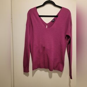 Splendid brand sweater...low twist front or back. Magenta Sz Med